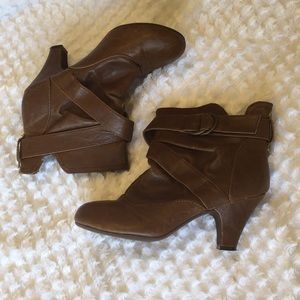 Brown faux leather brown booties with buckle&heels
